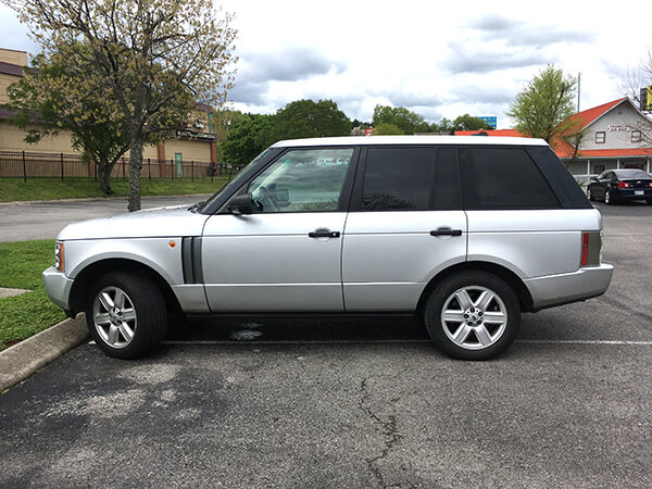 2003 Range Rover before a custom wrap was installed.