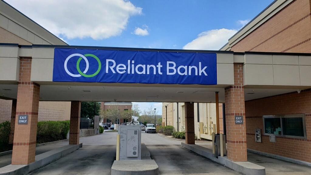 Custom Banners for Reliant Bank installed by 12-PointSignWorks